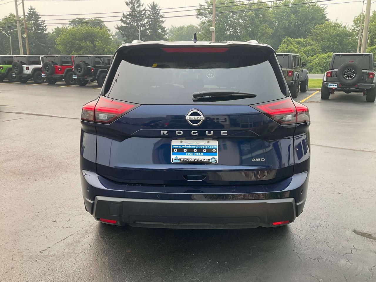 2026 Nissan Rogue LEATHER / HEATED SEATS / TERRAIN SELECT Photo