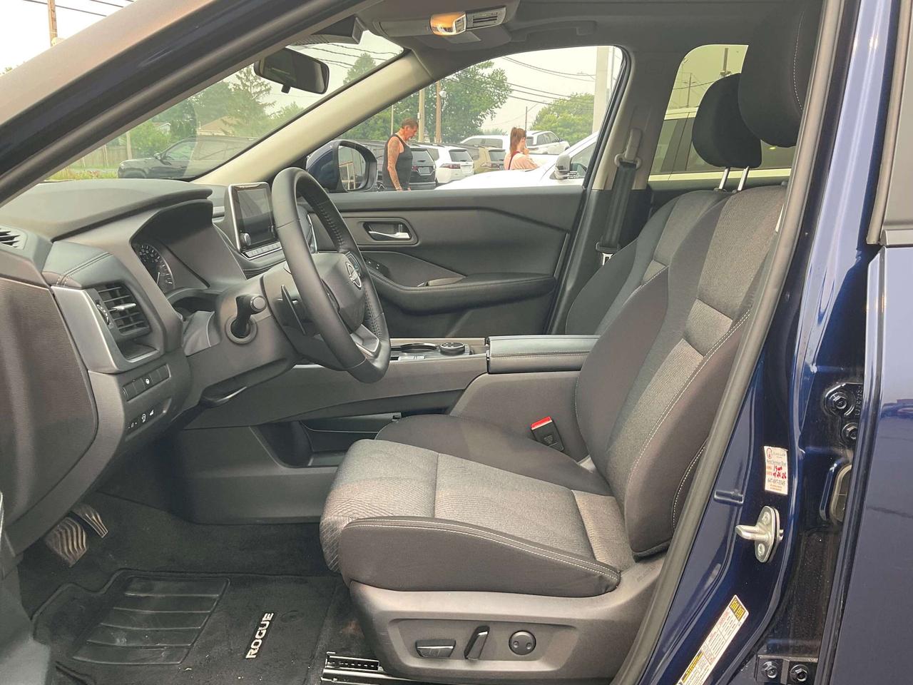 2026 Nissan Rogue LEATHER / HEATED SEATS / TERRAIN SELECT Photo