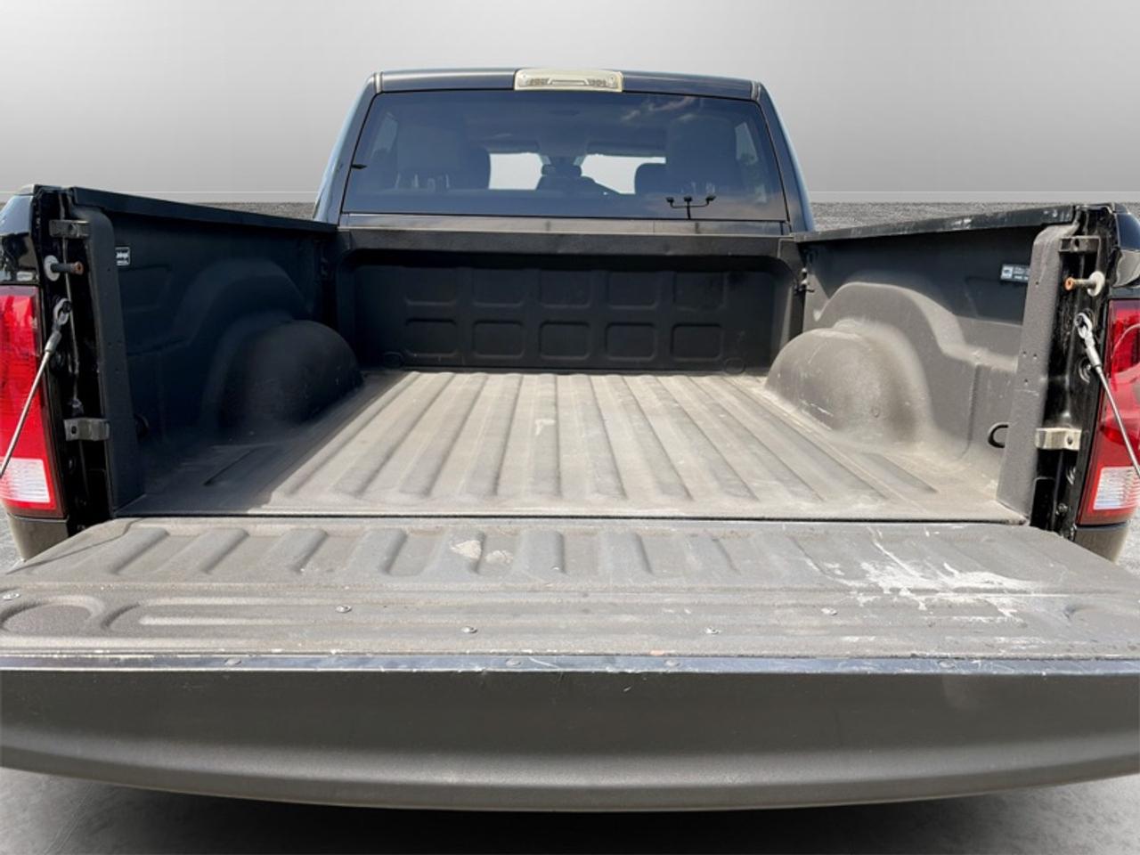 2017 RAM 1500 ST w/SXT App. Pkg  **CLEAN CARFAX** Photo