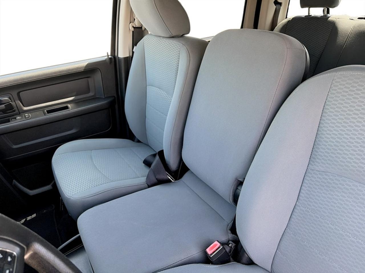 2017 RAM 1500 ST w/SXT App. Pkg  **CLEAN CARFAX** Photo