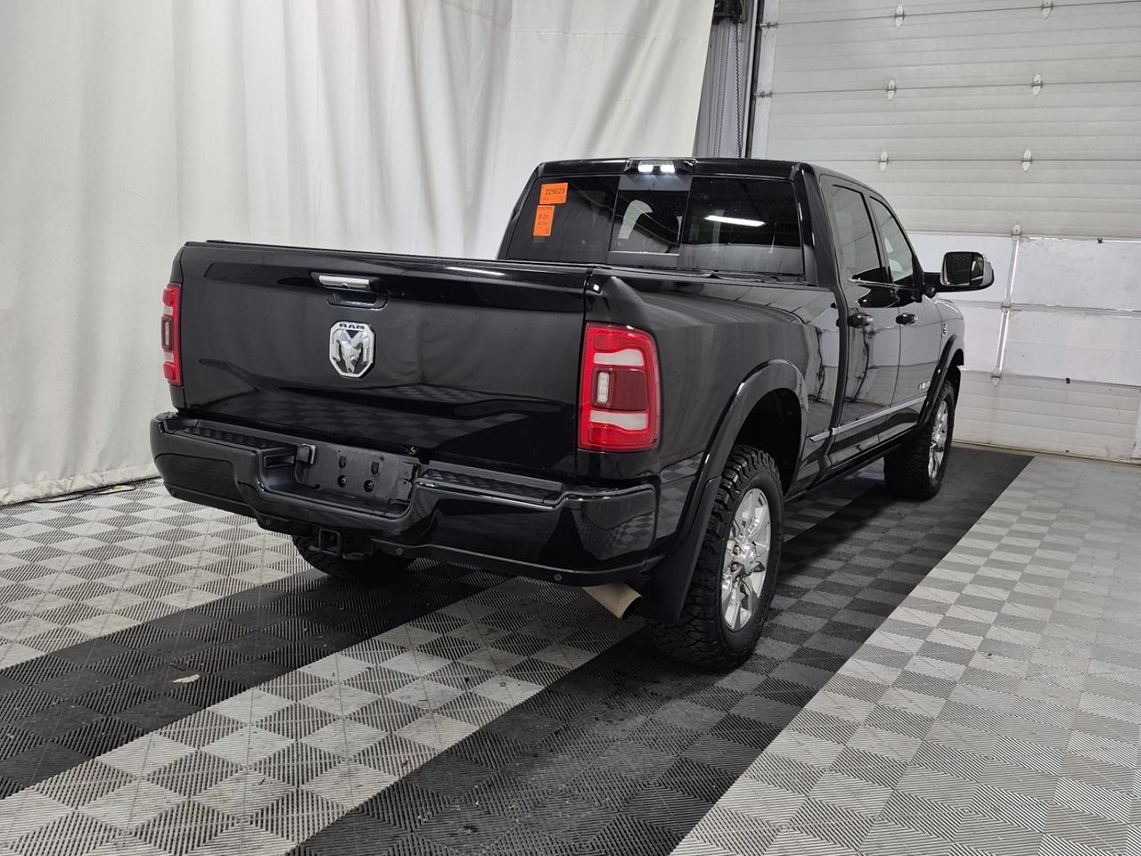 2022 RAM 3500 Limited Photo3