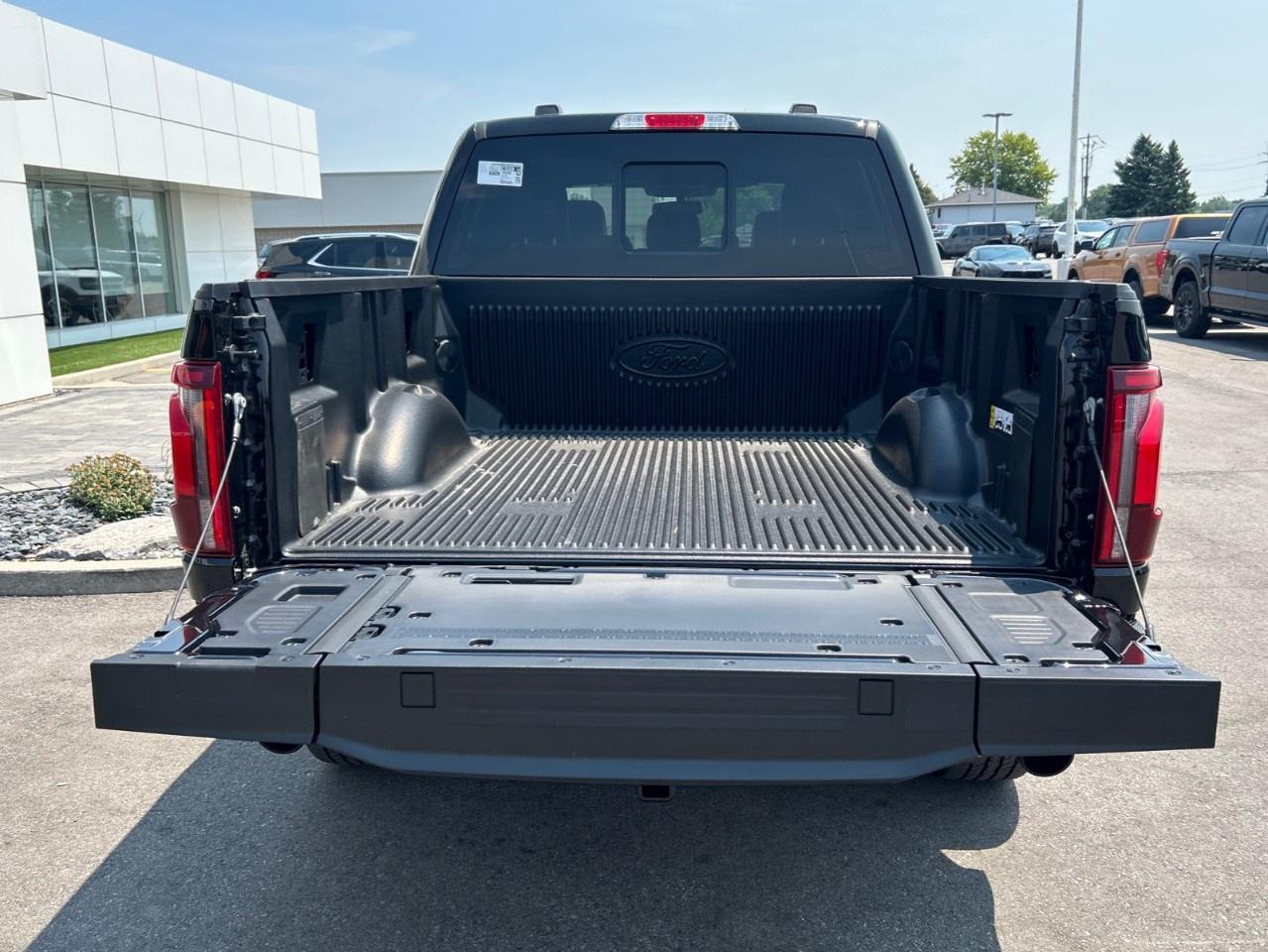 2026 Ford F-150 Lariat 4WD SuperCrew 5.5' Box Photo4