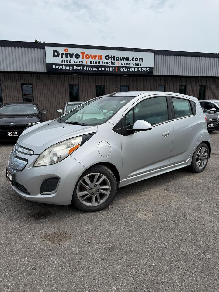 <p><strong>2014 CHEVROLET SPARK EV LT ELECTRIC HATCHBACK &ndash; FULLY ELECTRIC, FUN & GREAT FOR CITY DRIVING! WOW UNIQUE EV!</strong></p><p><strong>CLEAN COMPACT DESIGN &ndash; EASY TO PARK, EASY TO DRIVE & PERFECT FOR DAILY COMMUTING!</strong></p><p><strong>FULLY ELECTRIC POWERTRAIN &ndash; NO GAS REQUIRED!</strong></p><p><strong>LT TRIM WELL EQUIPPED WITH GREAT FEATURES: HEATED SEATS, BACKUP CAMERA, TOUCHSCREEN DISPLAY, BLUETOOTH, CRUISE CONTROL, AIR CONDITIONING, POWER WINDOWS, POWER LOCKS, KEYLESS ENTRY, ALLOY WHEELS & MORE!</strong></p><p><strong>COMPACT ELECTRIC HATCHBACK &ndash; QUIET DRIVE, LOW RUNNING COSTS, GREAT CITY RANGE & PRACTICAL EVERYDAY DESIGN!</strong></p><p><strong>PERFECT FOR COMMUTING, STUDENTS, CITY DRIVING OR ANYONE LOOKING FOR AN AFFORDABLE ELECTRIC VEHICLE!</strong></p><p><strong>EASY FINANCING AVAILABLE!</strong></p><p><strong>ADVERTISED PRICE IS OUR FINANCE PRICE</strong></p><p><strong>DRIVETOWNOTTAWA.COM &ndash; COME VISIT US / VENEZ NOUS VISITER!</strong></p><p><strong>TAXES AND LICENSING EXTRA. SEE DRIVETOWNOTTAWA.COM FOR CASH PRICE. FINANCING CHARGES APPLY INCLUDING BANK FEES, PPSA AND INTEREST. QUEBEC SAFETY FEE APPLICABLE.</strong></p>