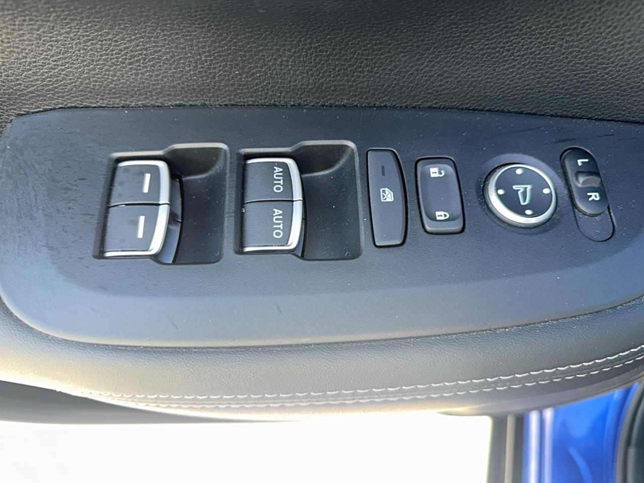 2024 Honda HR-V Ex-L Navi Awd Cvt Photo