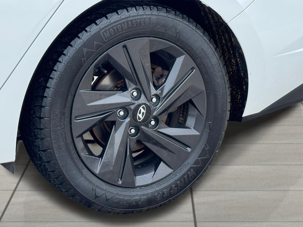 2021 Hyundai Elantra Preferred w/Sun & Tech Package+New Tires Photo
