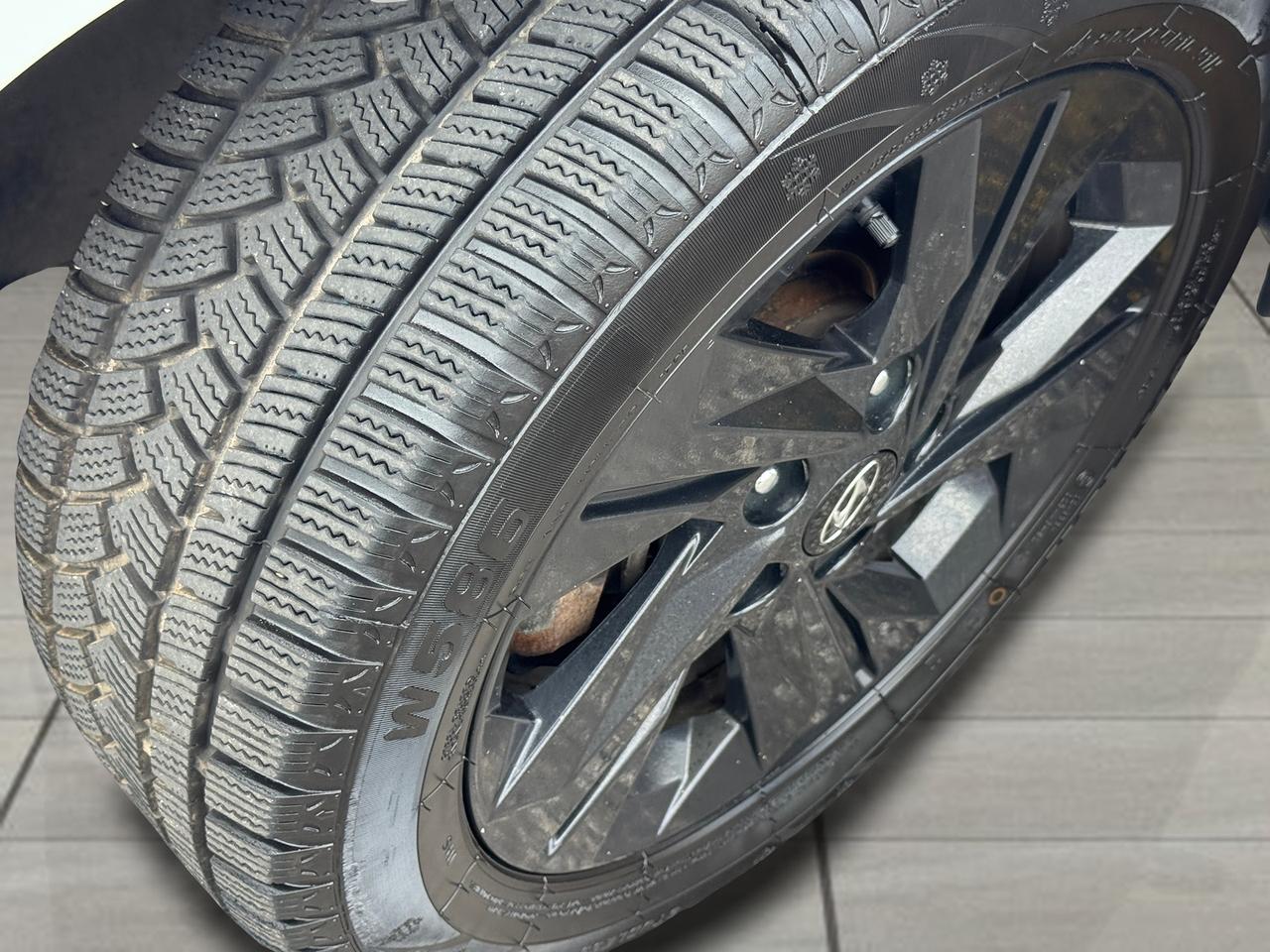 2021 Hyundai Elantra Preferred w/Sun & Tech Package+New Tires Photo