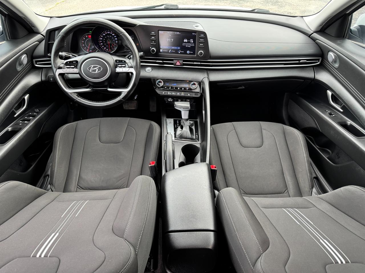 2021 Hyundai Elantra Preferred w/Sun & Tech Package+New Tires Photo1
