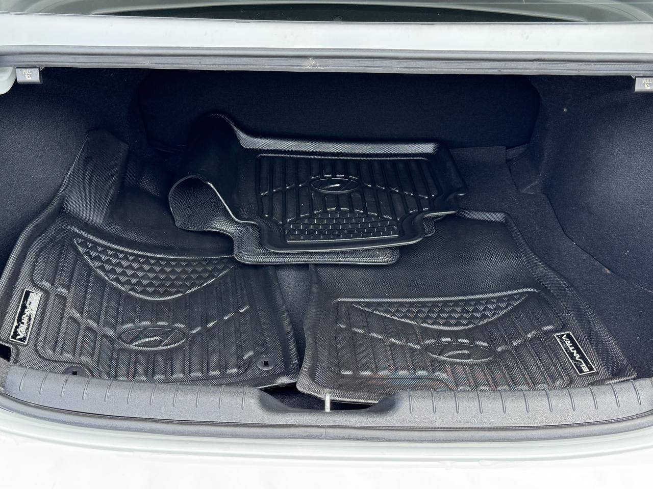 2021 Hyundai Elantra Preferred w/Sun & Tech Package+New Tires Photo