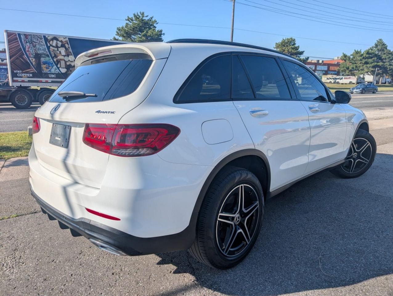 2020 Mercedes-Benz GLC GLC 300 4MATIC /CLEAN CARFAX /AMG LINE/PREM/NIGHT - Photo #5