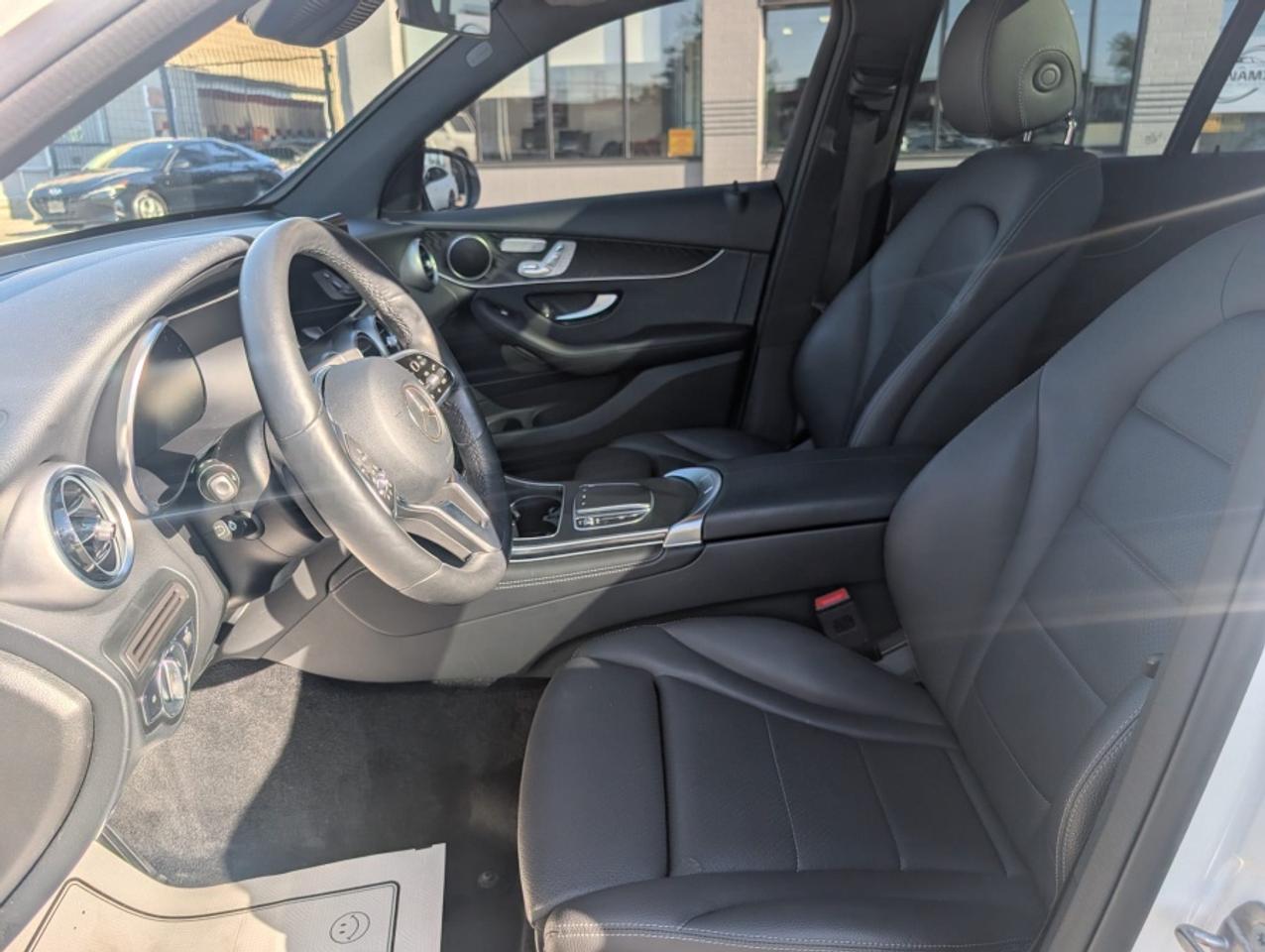 2020 Mercedes-Benz GLC GLC 300 4MATIC /CLEAN CARFAX /AMG LINE/PREM/NIGHT - Photo #11