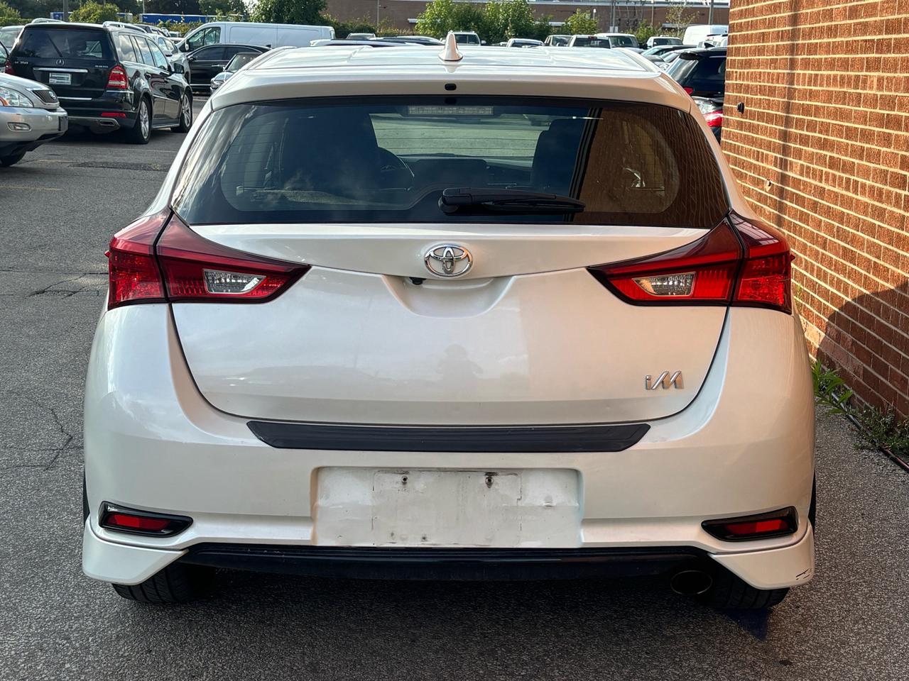 2017 Toyota Corolla iM 4dr HB AUTO Photo
