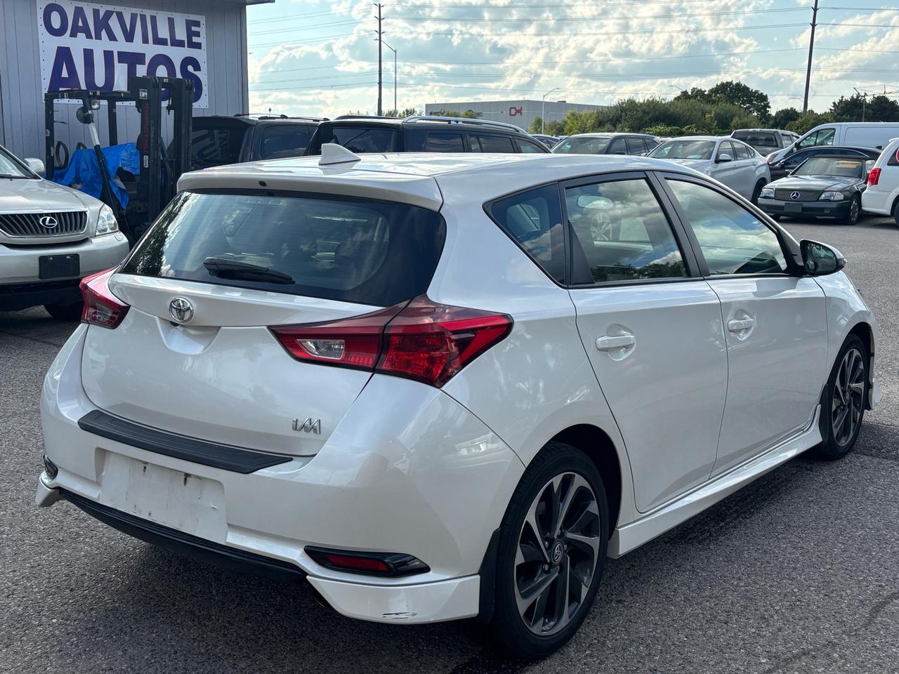 2017 Toyota Corolla iM 4dr HB AUTO Photo