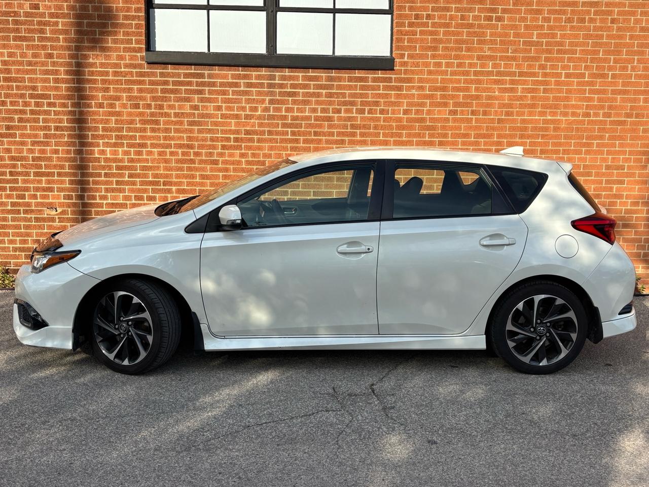2017 Toyota Corolla iM 4dr HB AUTO Photo