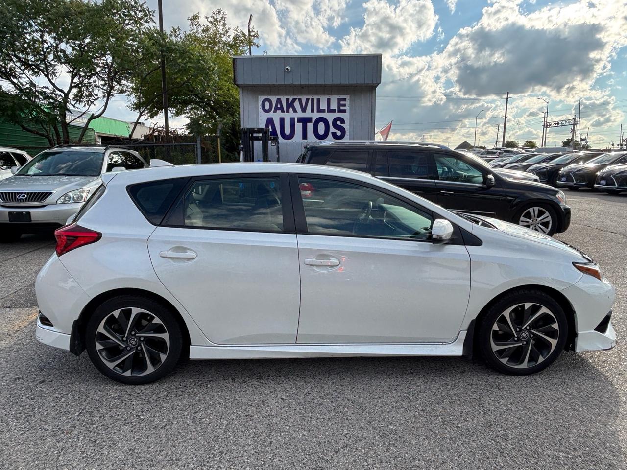 2017 Toyota Corolla iM 4dr HB AUTO Photo