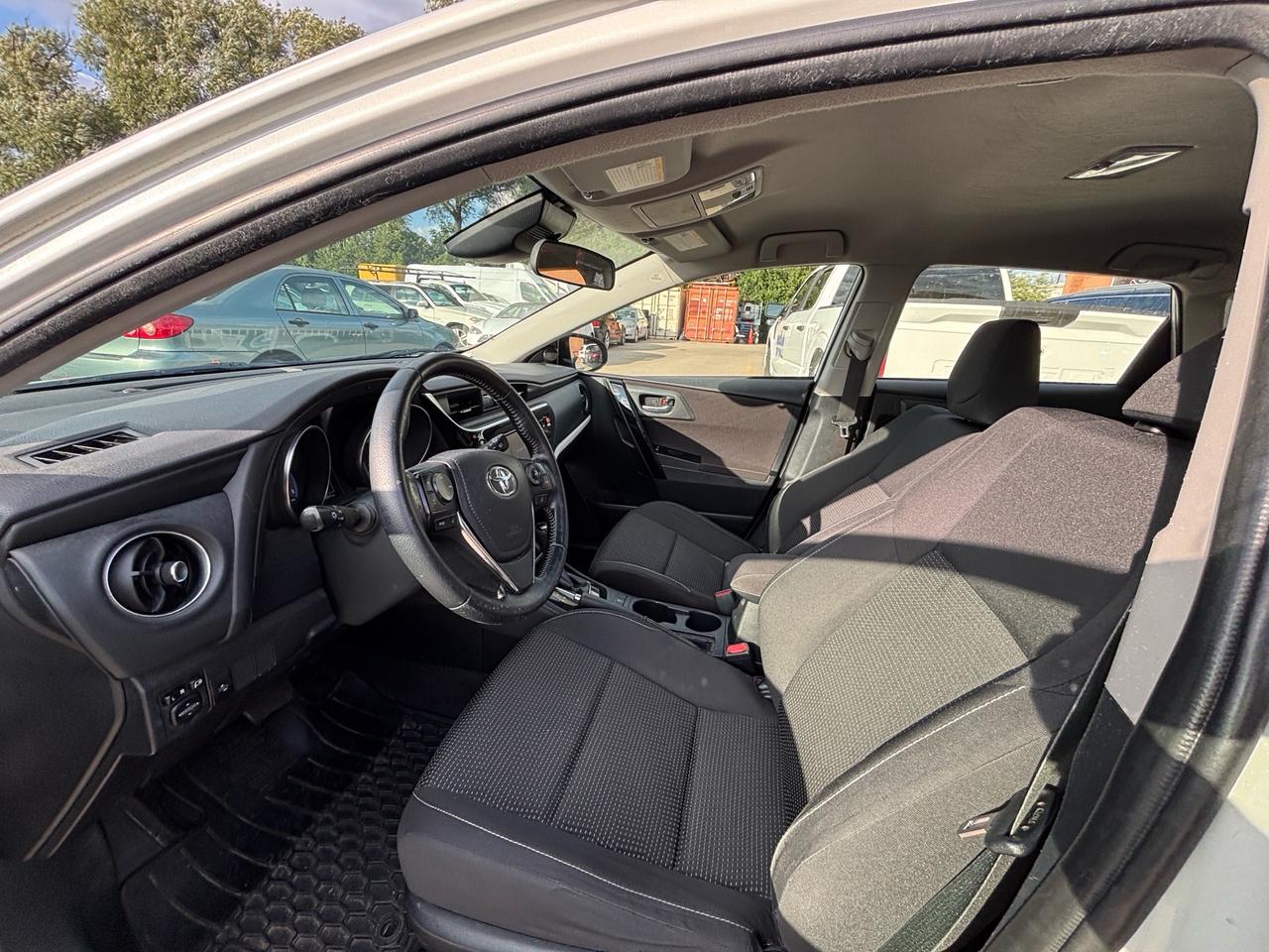 2017 Toyota Corolla iM 4dr HB AUTO Photo