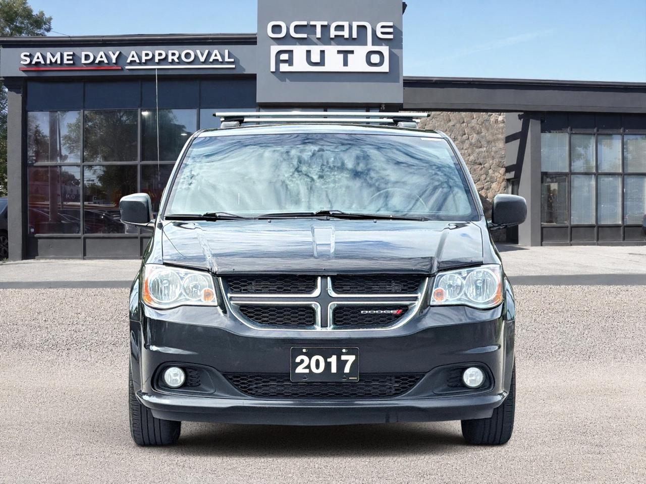 2017 Dodge Grand Caravan SXT Premium Plus Photo1