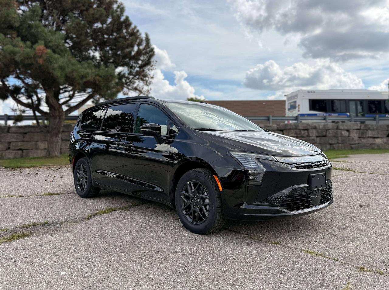 2027 Chrysler Pacifica Select AWD | S Package Photo2