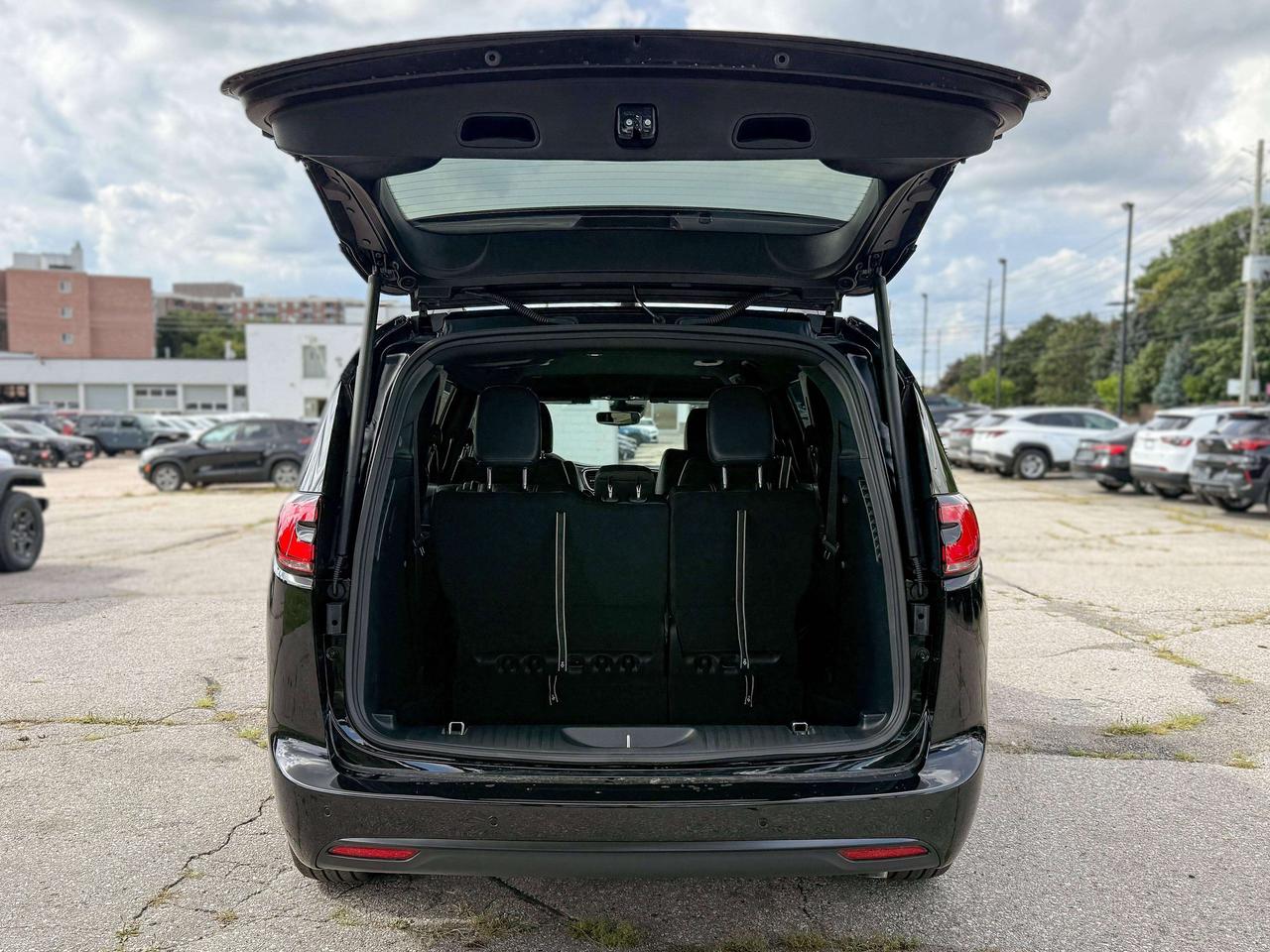2027 Chrysler Pacifica Select AWD | S Package Photo