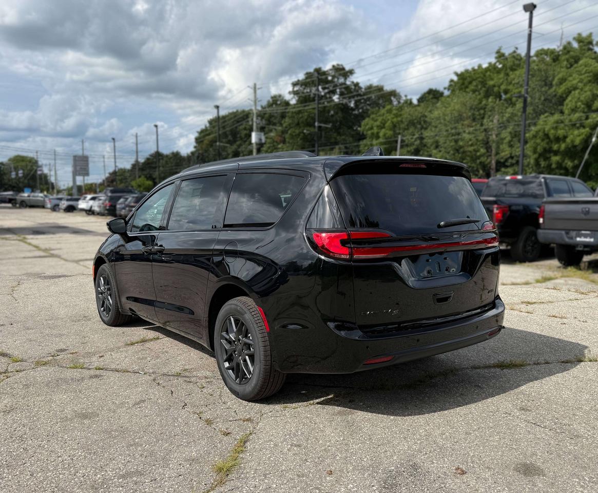 2027 Chrysler Pacifica Select AWD | S Package Photo