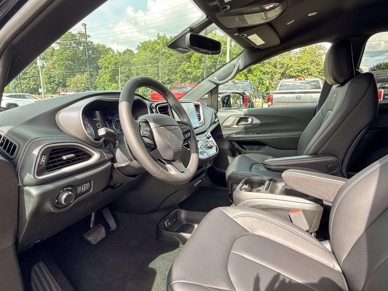 2027 Chrysler Pacifica Select AWD | S Package Photo