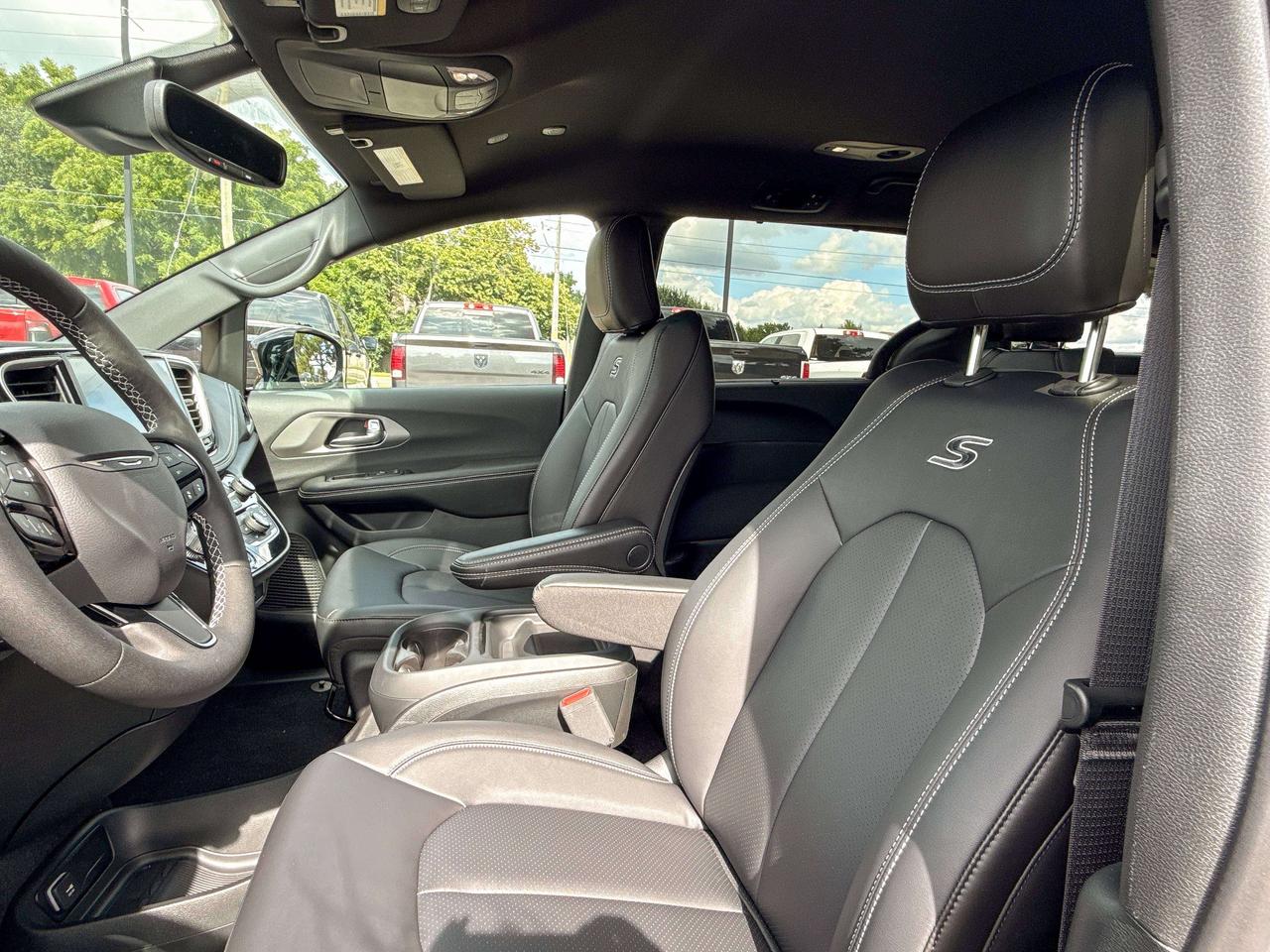 2027 Chrysler Pacifica Select AWD | S Package Photo