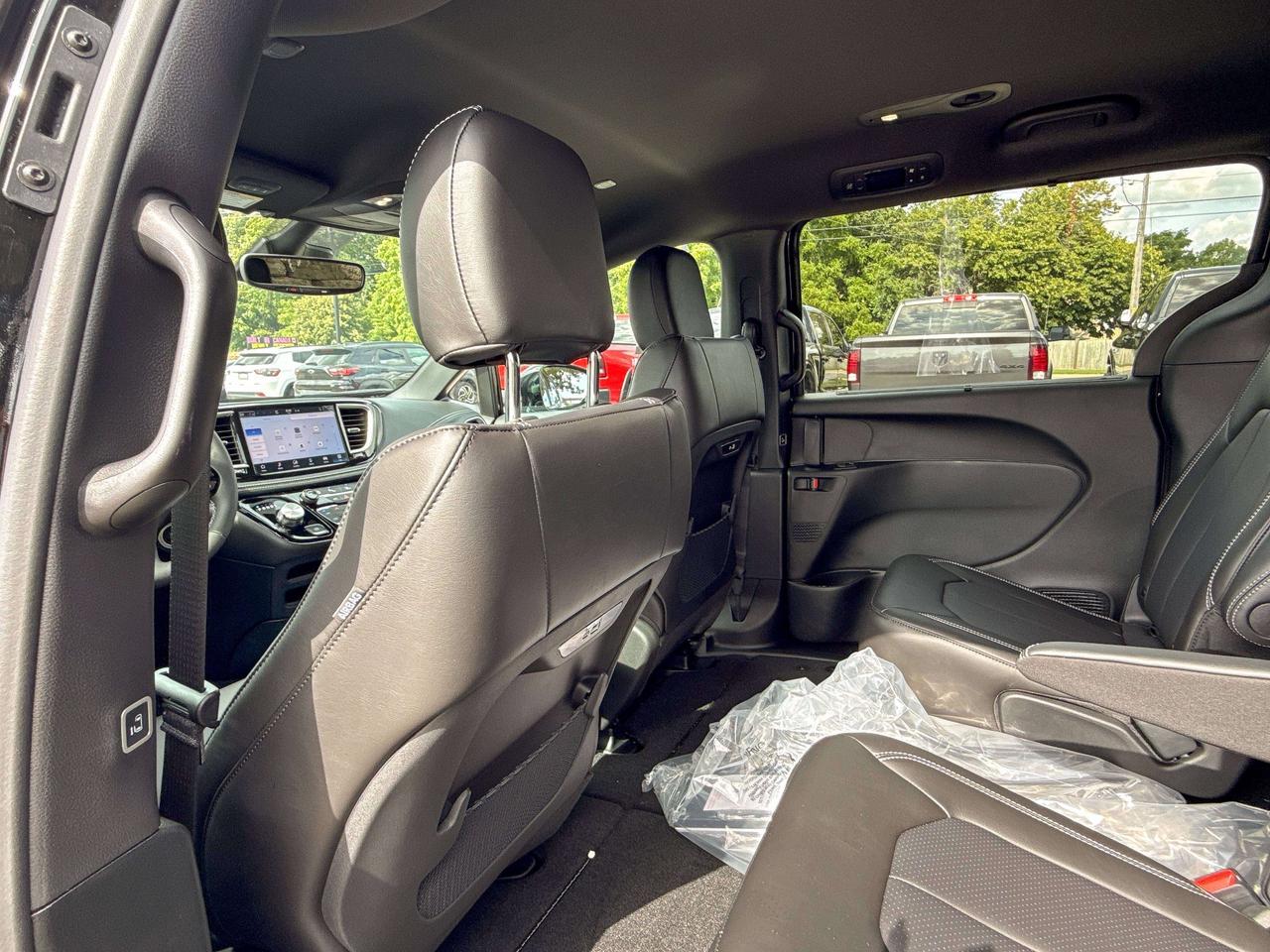 2027 Chrysler Pacifica Select AWD | S Package Photo
