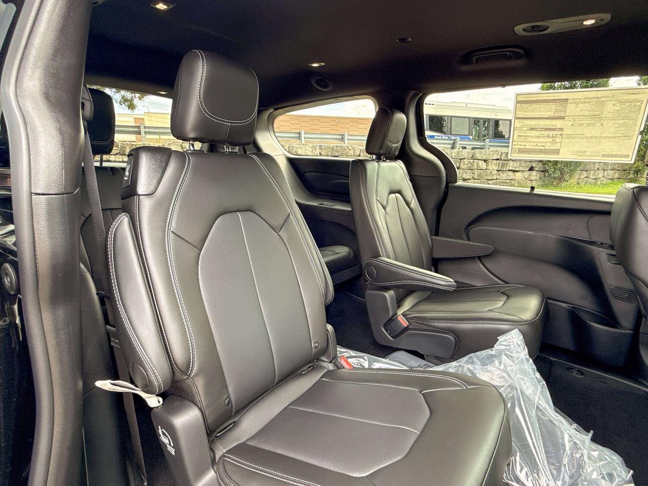 2027 Chrysler Pacifica Select AWD | S Package Photo
