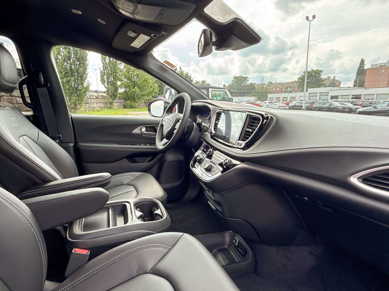 2027 Chrysler Pacifica Select AWD | S Package Photo