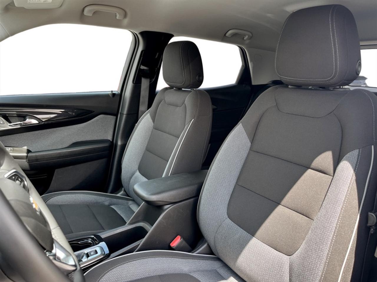 2024 Chevrolet TrailBlazer LT w/Convenience Pkg  **ONE OWNER** Photo