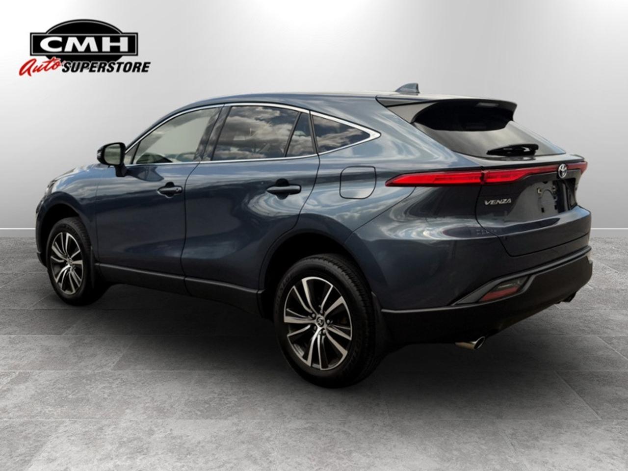 2022 Toyota Venza LE  **HYBRID - CLEAN CARFAX** Photo