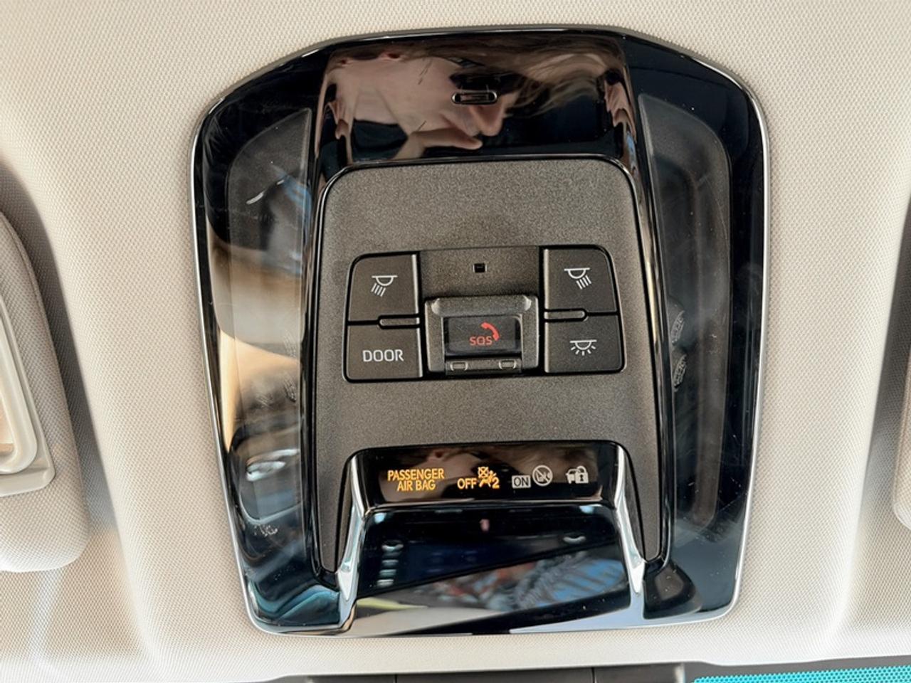 2022 Toyota Venza LE  **HYBRID - CLEAN CARFAX** Photo