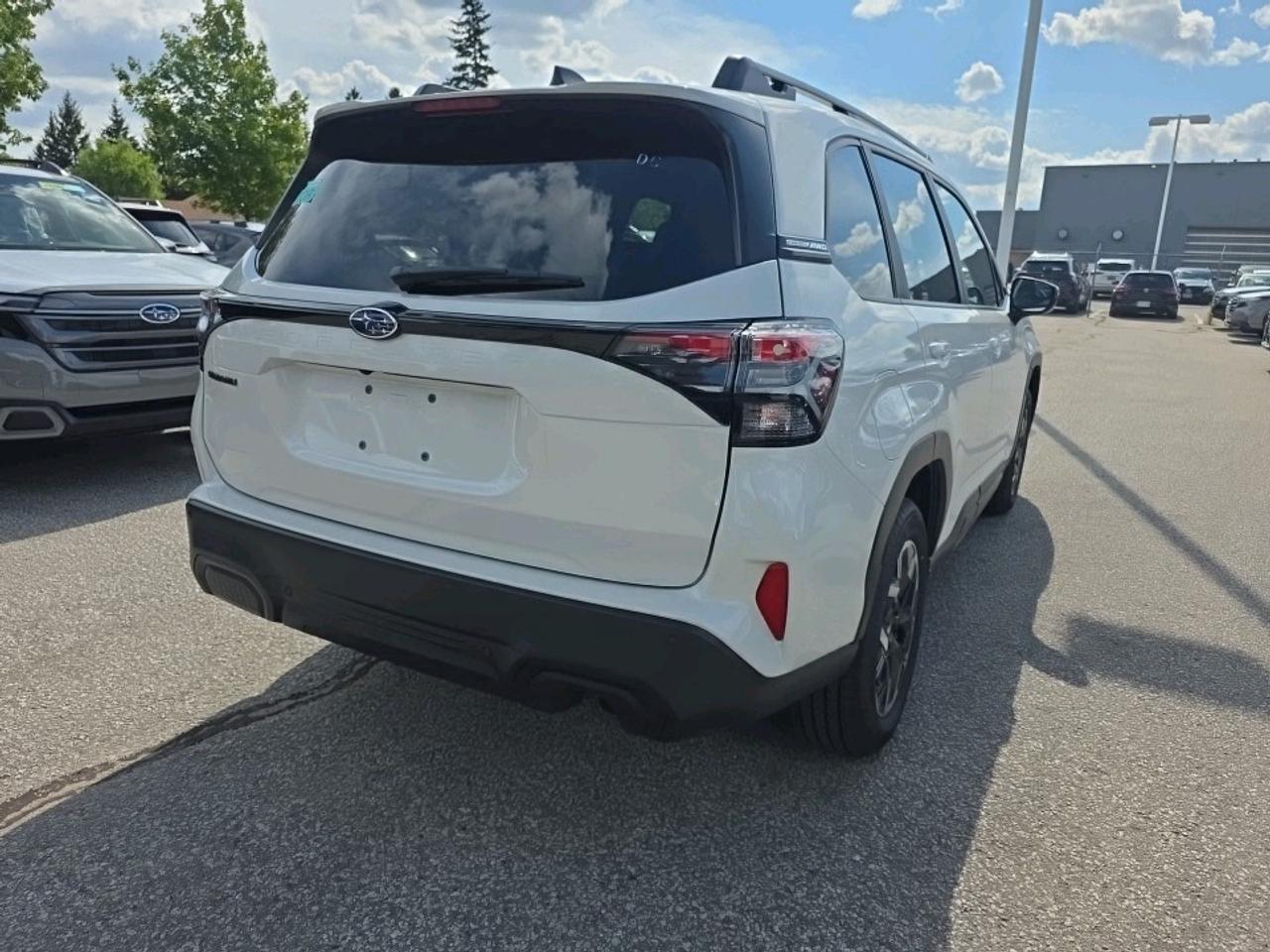 2026 Subaru Forester TOURING Photo2