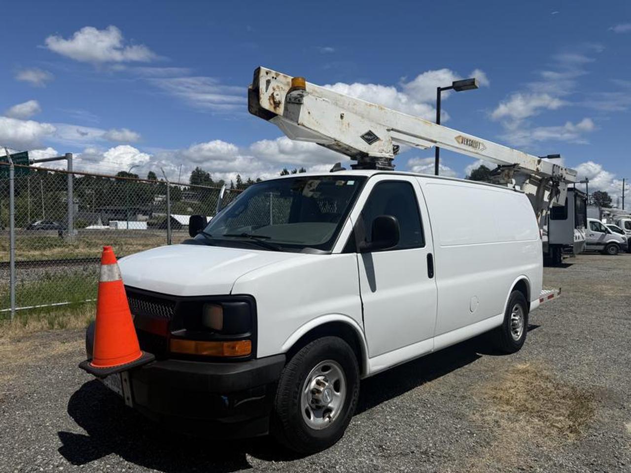 Used 2017 Chevrolet Express 3500 Cargo With Bucket for sale in Burnaby, BC