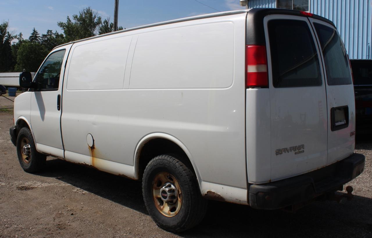 2014 GMC Savana Cargo Van  Photo3