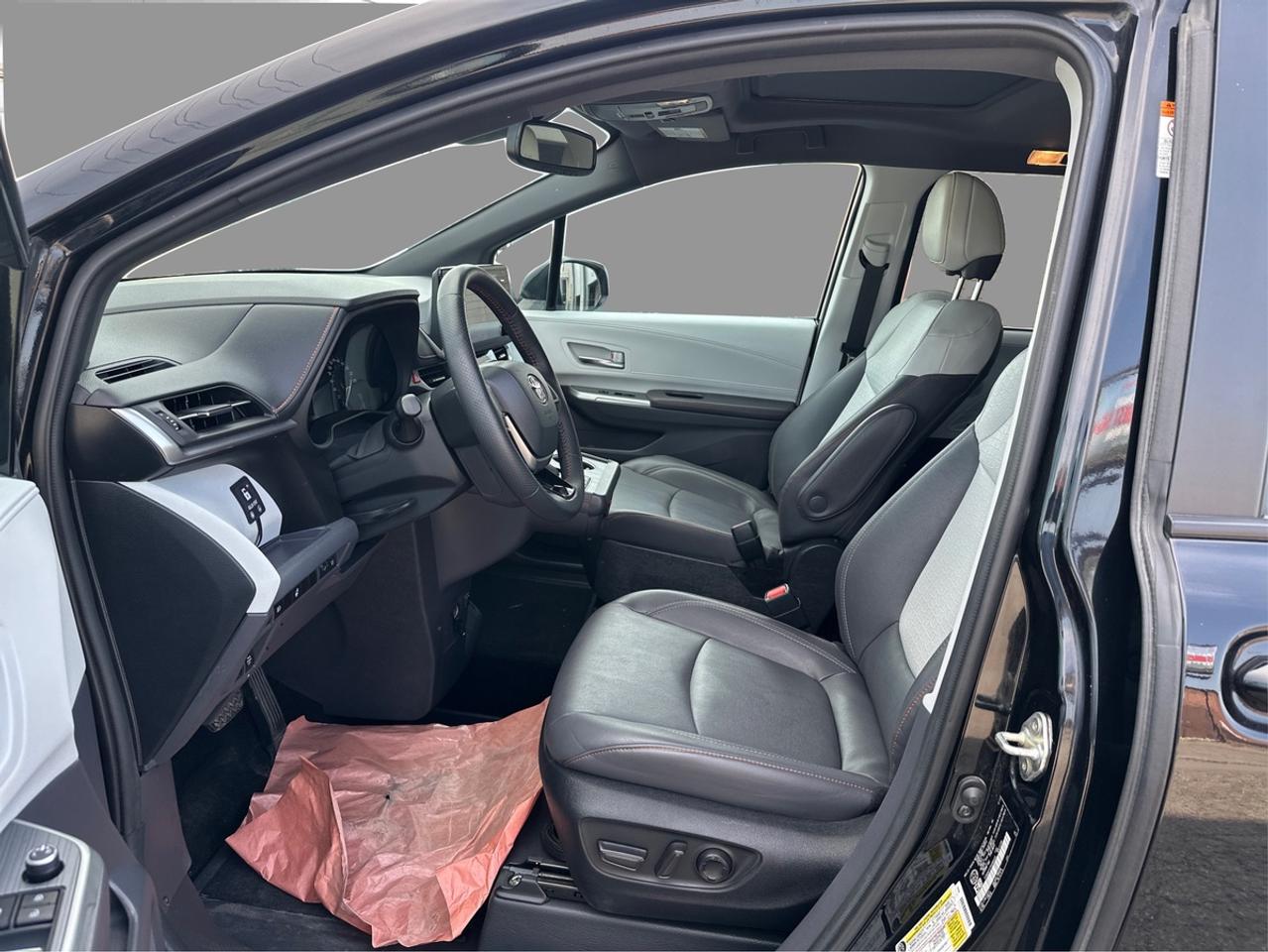 2023 Toyota Sienna  Photo