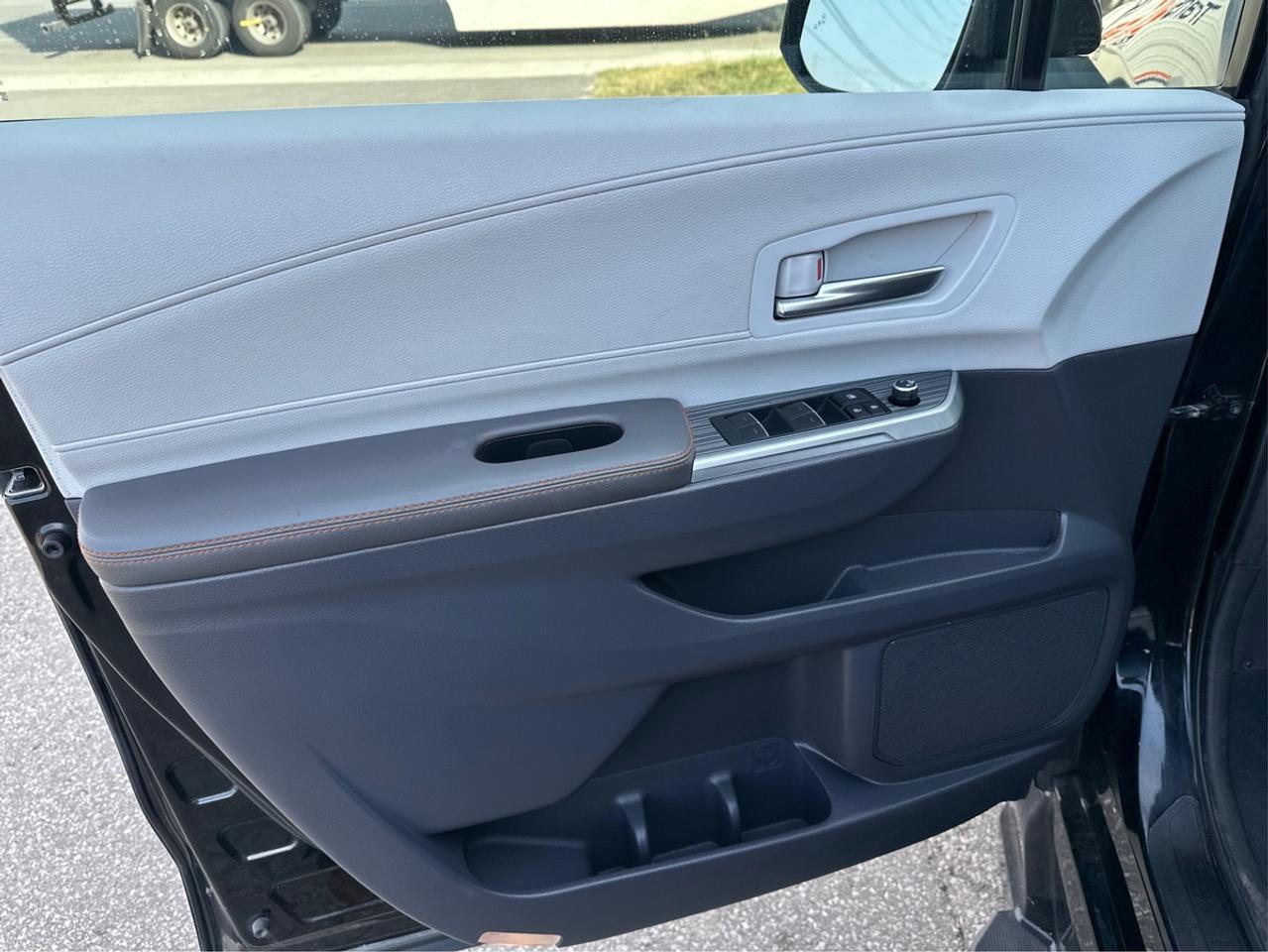 2023 Toyota Sienna  Photo