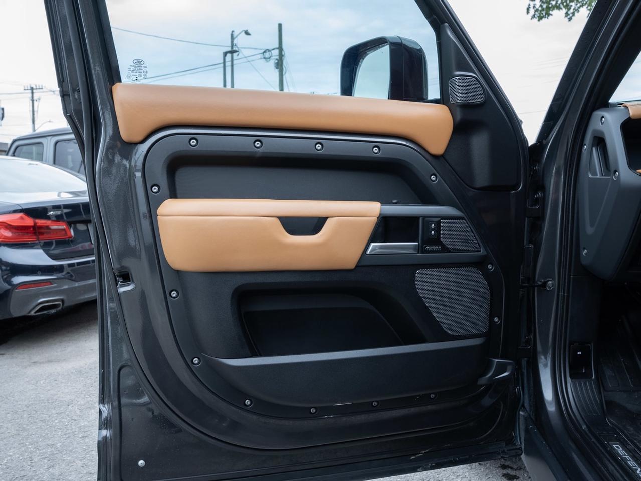2022 Land Rover Defender 110 | X | HUD | Pano | Meridian Photo