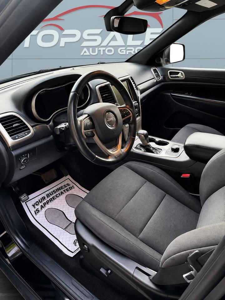 2017 Jeep Grand Cherokee Laredo Photo