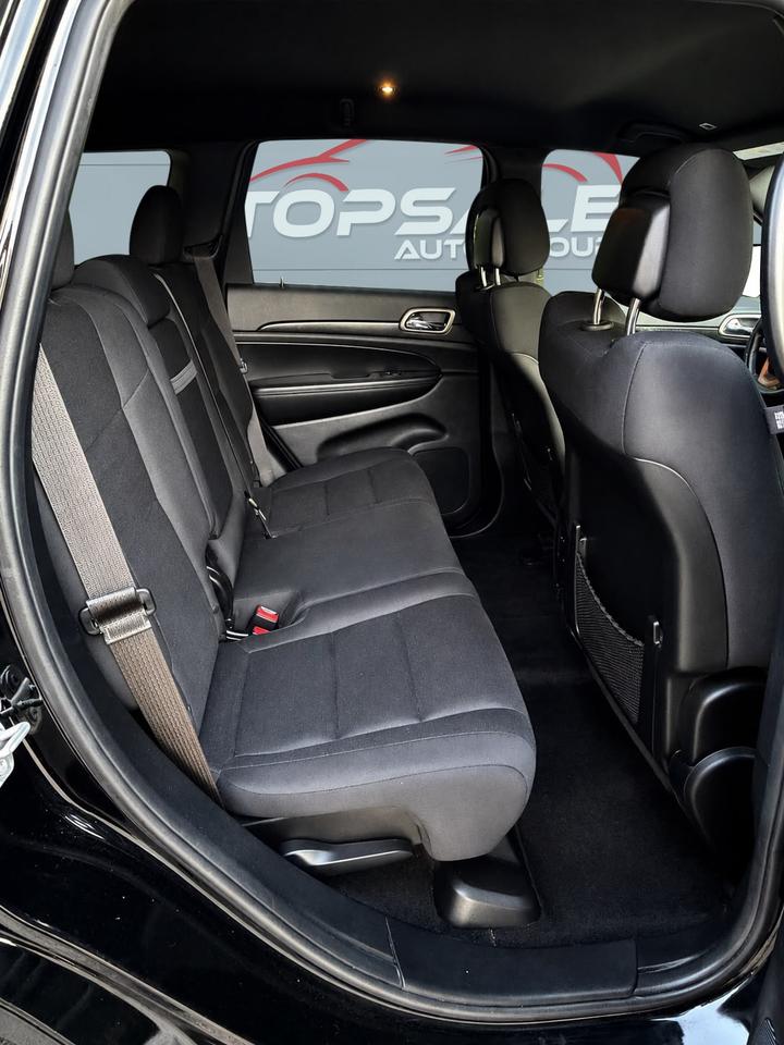 2017 Jeep Grand Cherokee Laredo Photo