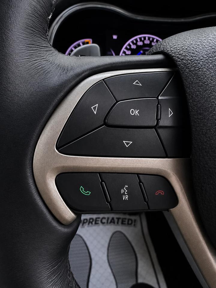 2017 Jeep Grand Cherokee Laredo Photo