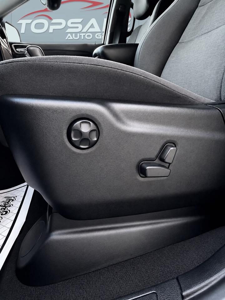 2017 Jeep Grand Cherokee Laredo Photo
