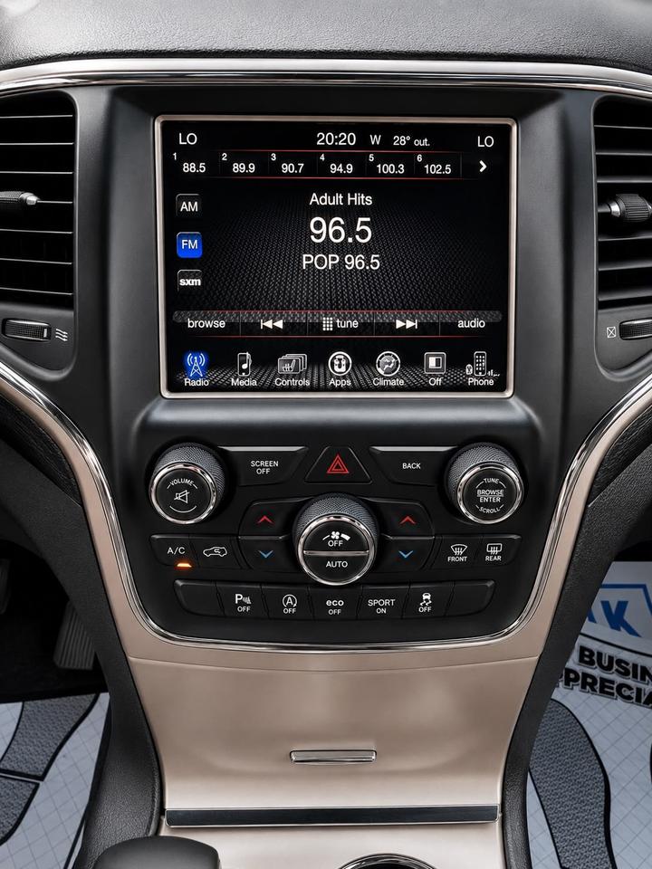 2017 Jeep Grand Cherokee Laredo Photo