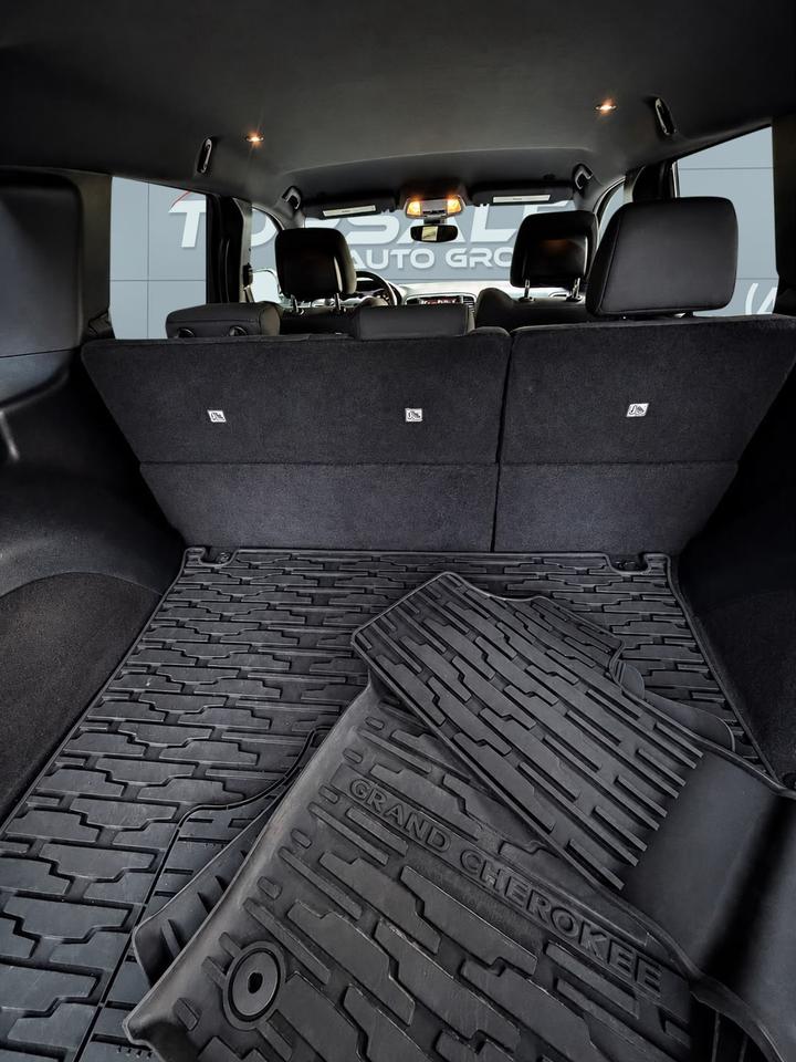 2017 Jeep Grand Cherokee Laredo Photo
