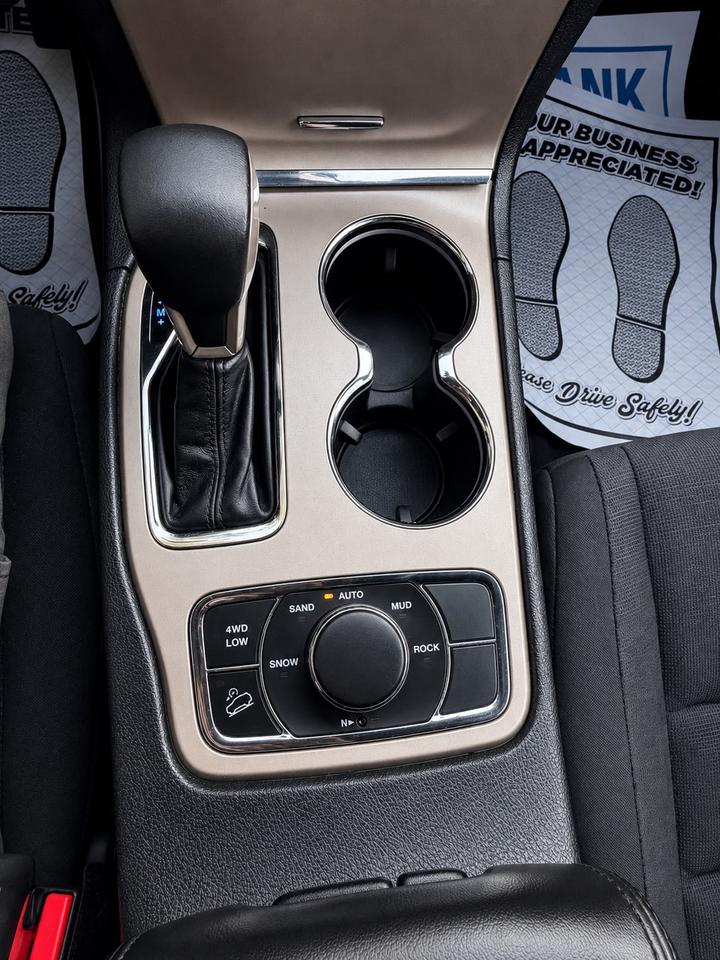 2017 Jeep Grand Cherokee Laredo Photo