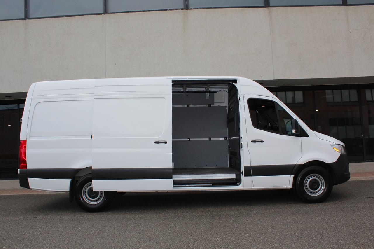 2025 Mercedes-Benz Sprinter Cargo Van 170" - FULL SIZE - DIESEL - LOW KM Photo3