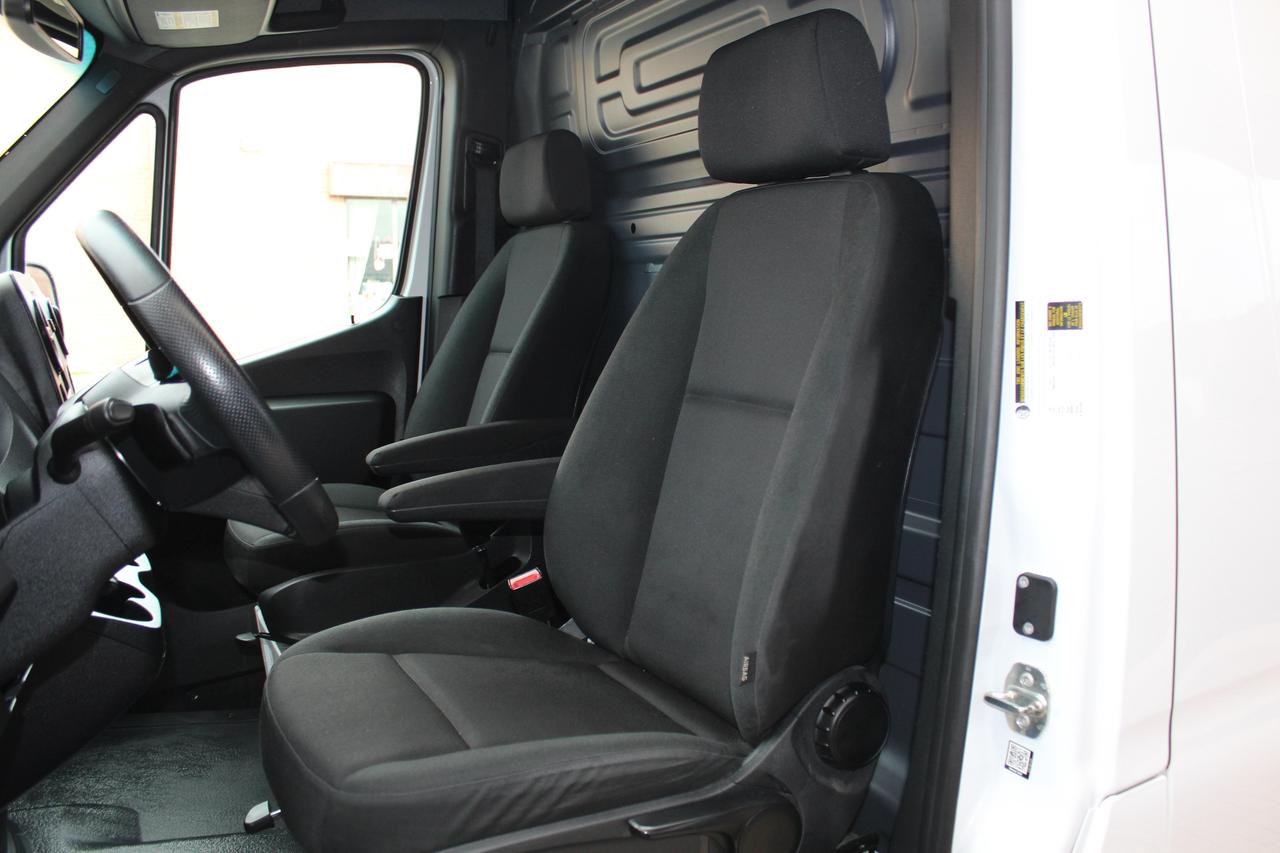 2025 Mercedes-Benz Sprinter Cargo Van 170" - FULL SIZE - DIESEL - LOW KM Photo