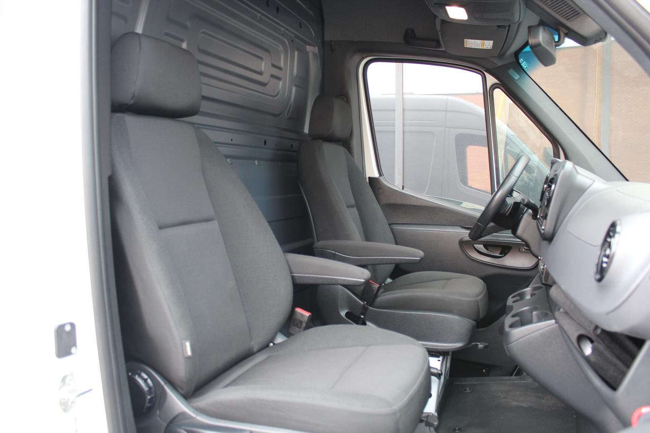 2025 Mercedes-Benz Sprinter Cargo Van 170" - FULL SIZE - DIESEL - LOW KM Photo