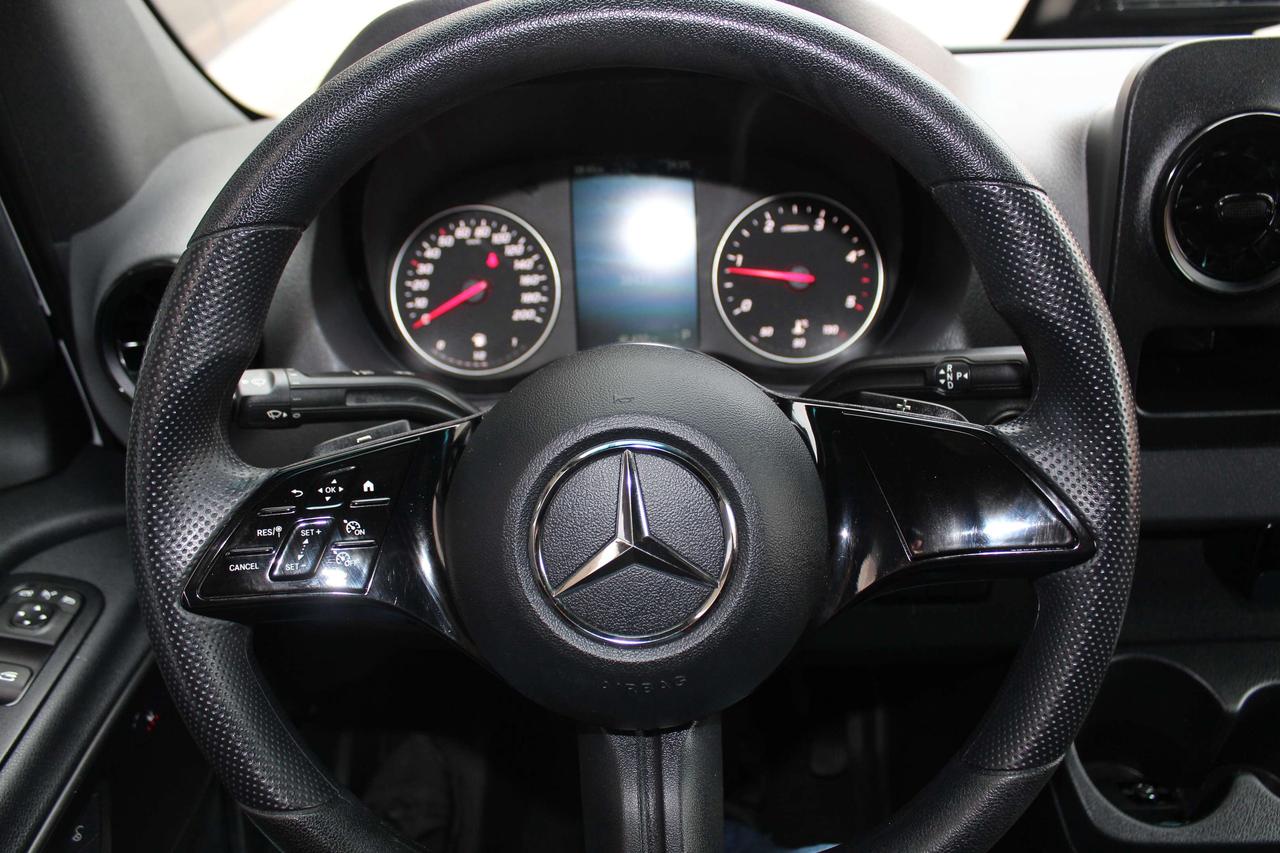 2025 Mercedes-Benz Sprinter 170" - FULL SIZE - DIESEL - LOW KM Photo