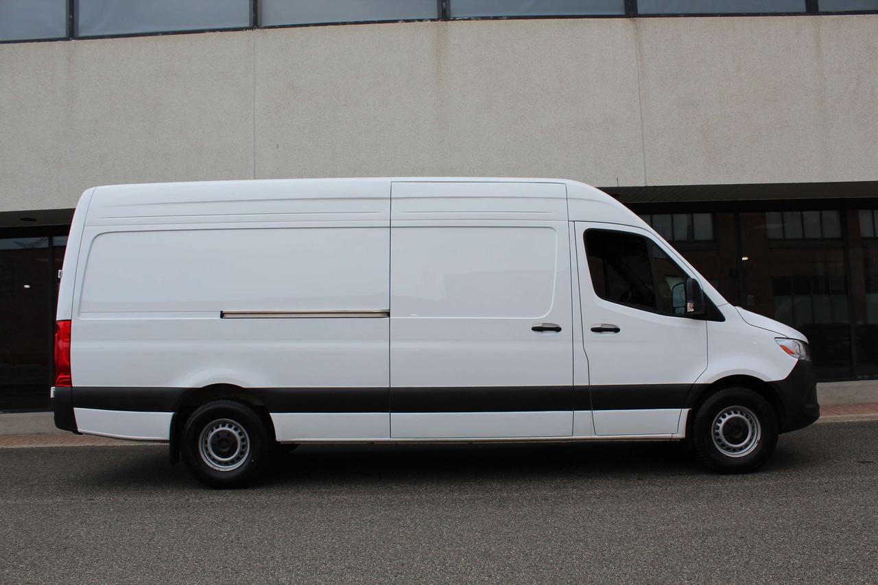 2025 Mercedes-Benz Sprinter 170" - FULL SIZE - DIESEL - LOW KM Photo