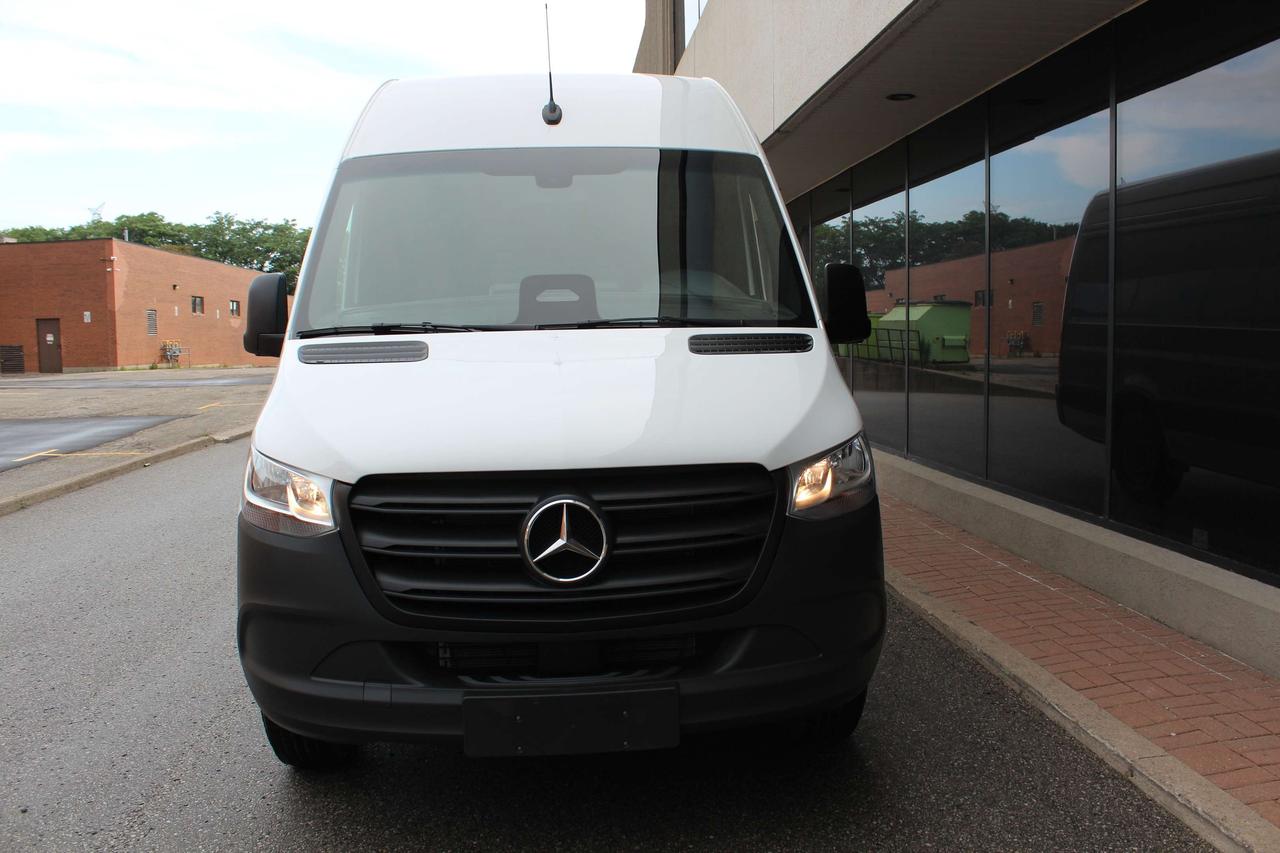 2025 Mercedes-Benz Sprinter 170" - FULL SIZE - DIESEL - LOW KM Photo